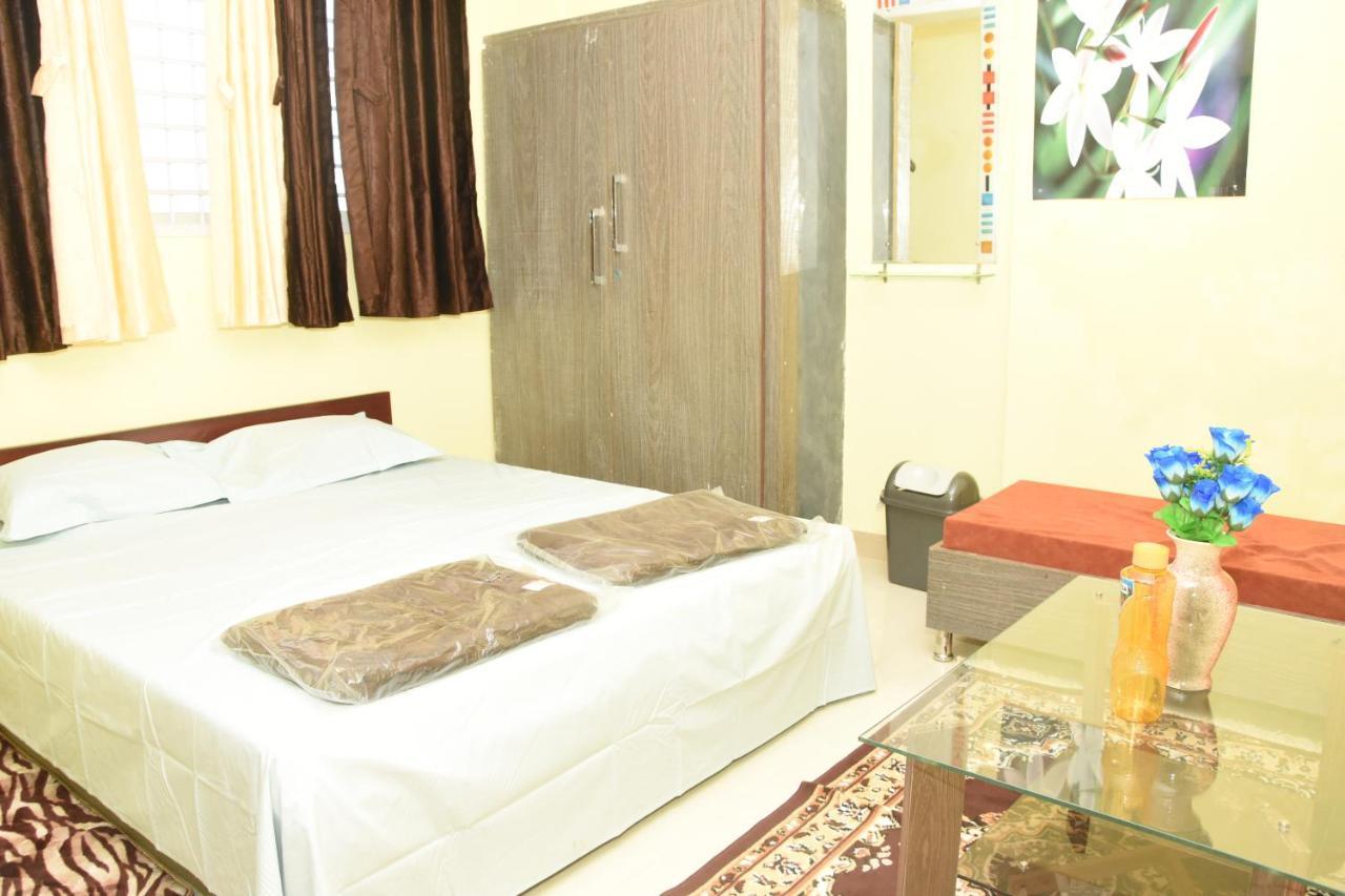 H P Homestay Dharwad Buitenkant foto