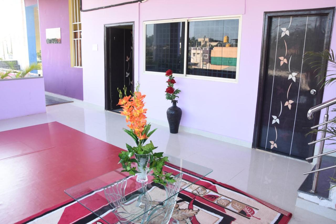 H P Homestay Dharwad Buitenkant foto