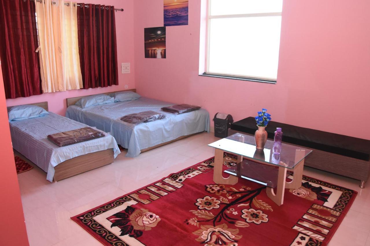 H P Homestay Dharwad Buitenkant foto